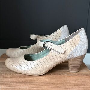 Tamaris Taupe Perforated Mary Jane Heels size 38 US 7.5/8 Anti-shock EUC